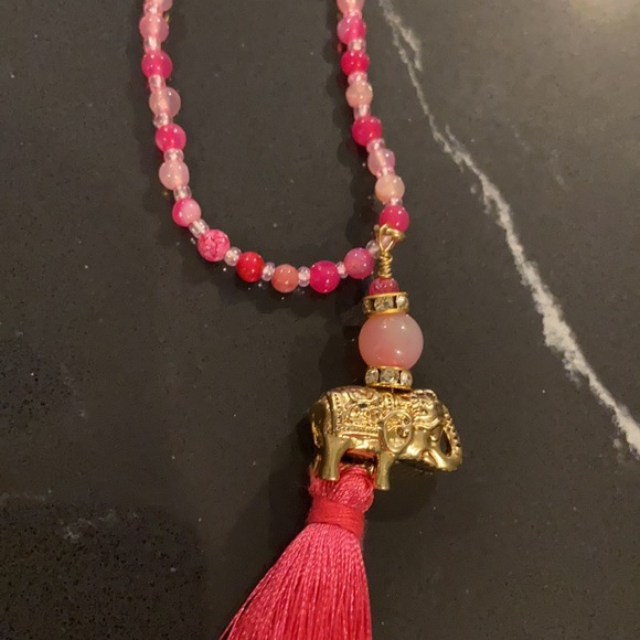 Beaded elephant necklace - Picture 7 of 8